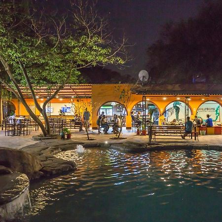 Хостел Jollyboys Backpackers Ливингстон Экстерьер фото