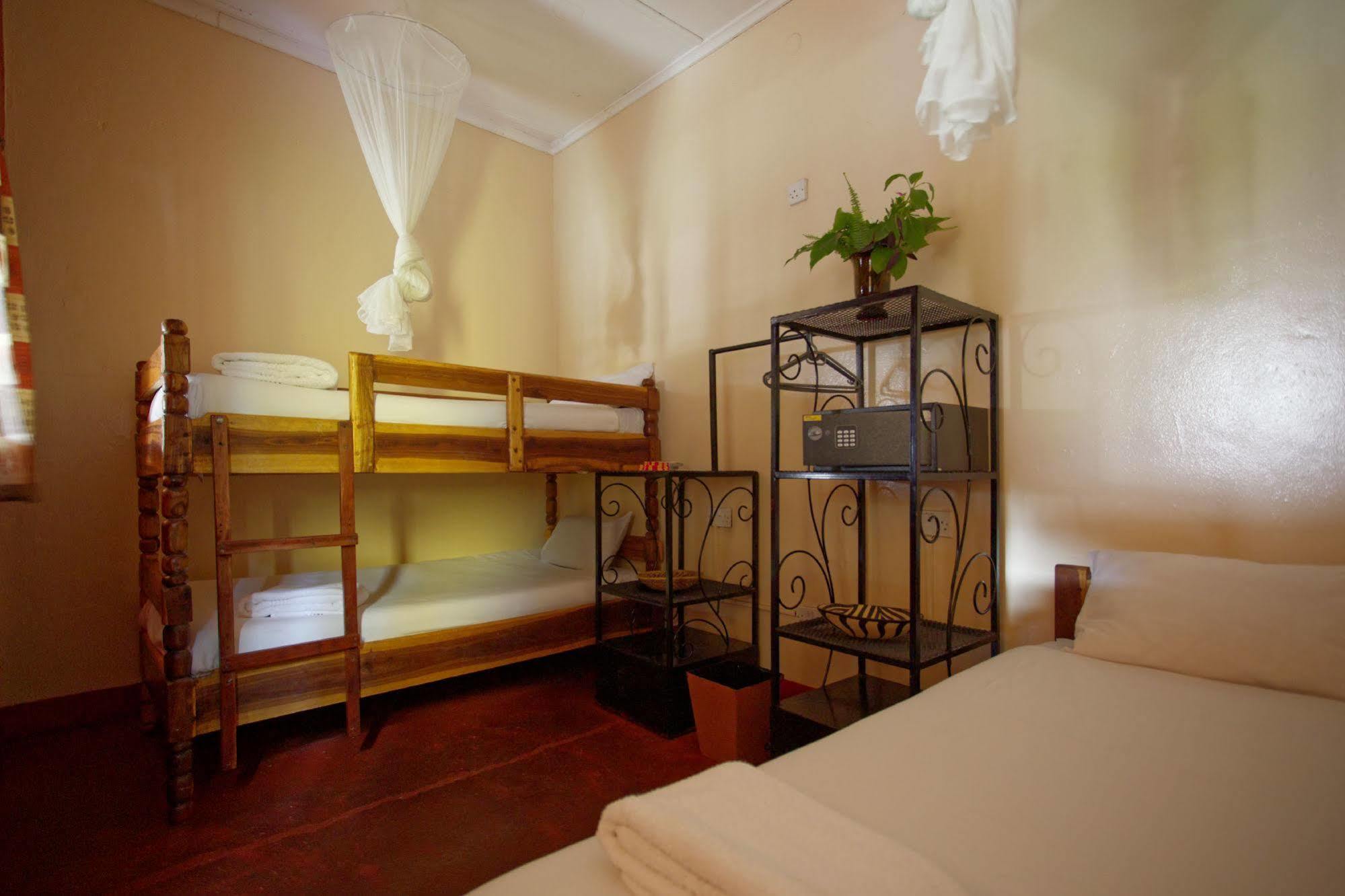 Хостел Jollyboys Backpackers Ливингстон Экстерьер фото
