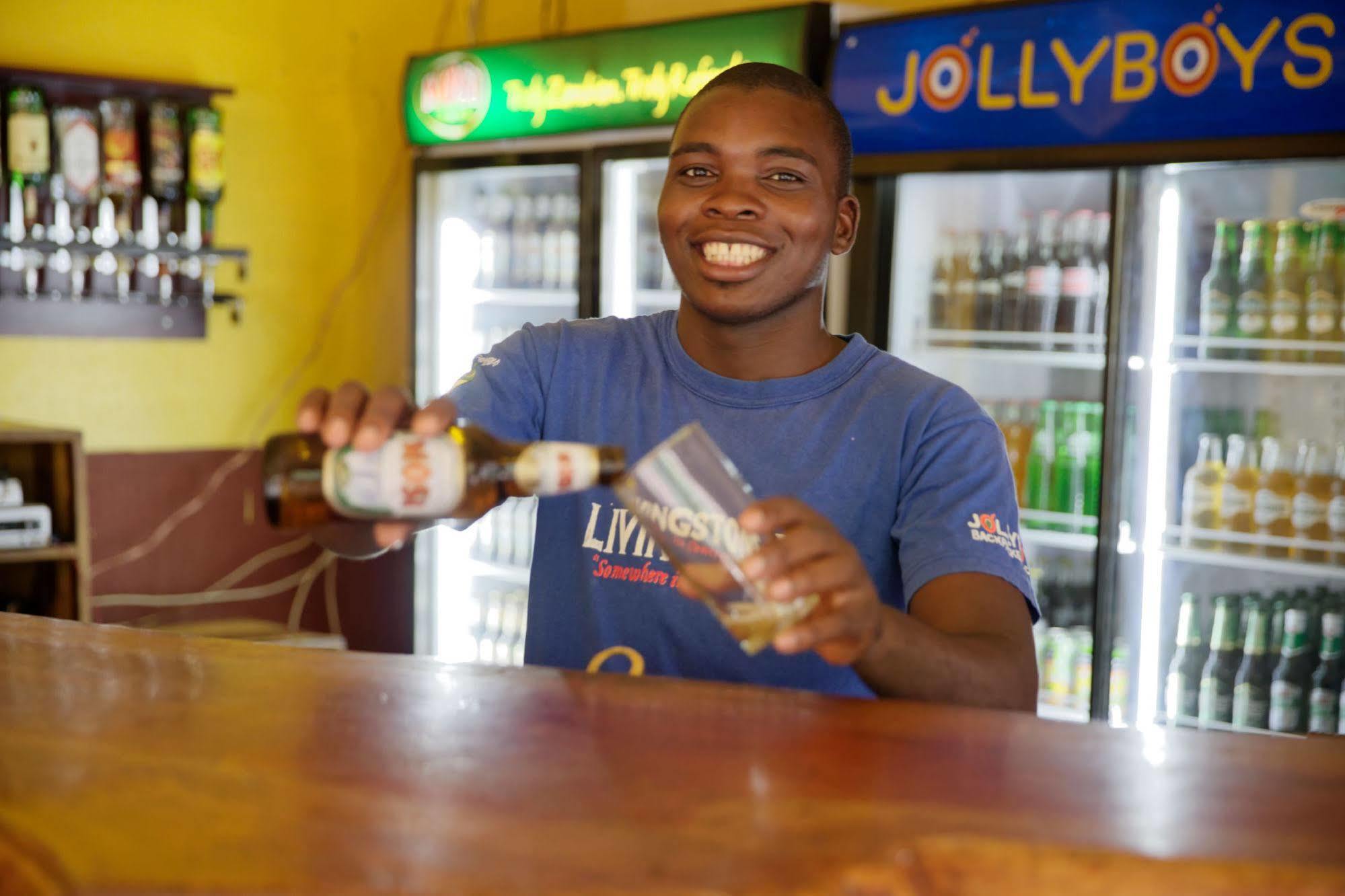 Хостел Jollyboys Backpackers Ливингстон Экстерьер фото