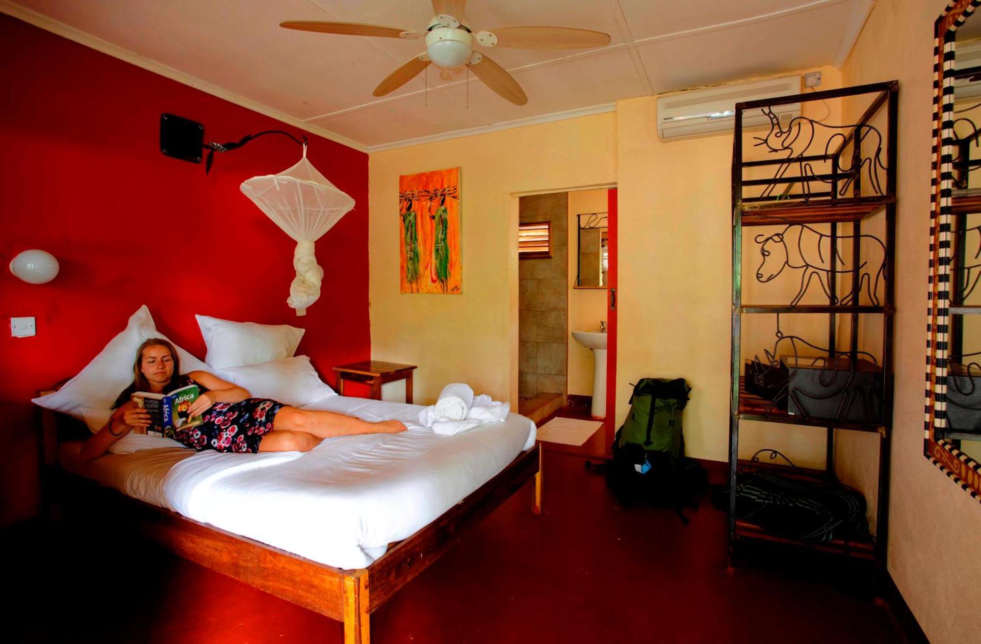 Хостел Jollyboys Backpackers Ливингстон Экстерьер фото