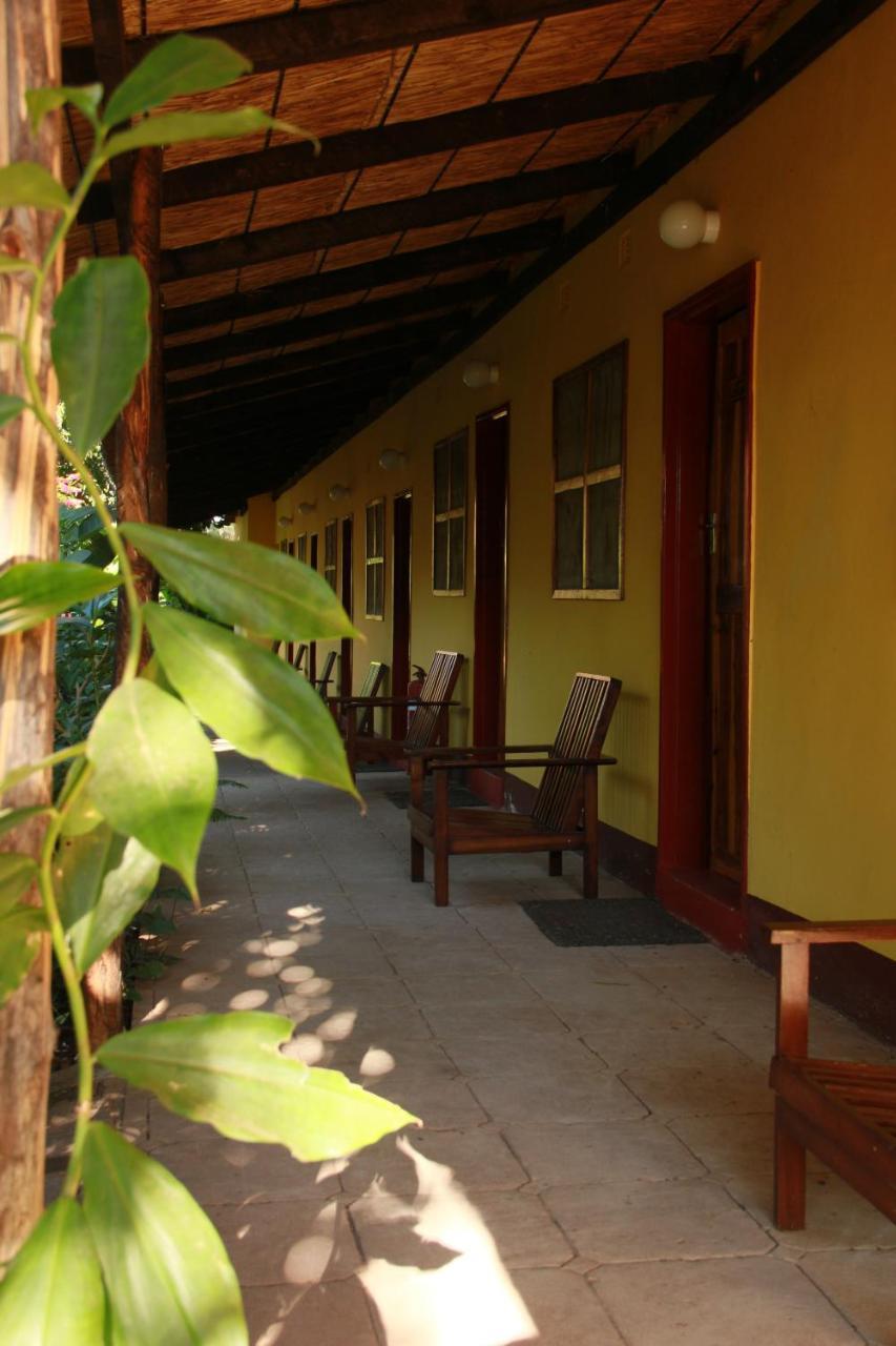 Хостел Jollyboys Backpackers Ливингстон Экстерьер фото