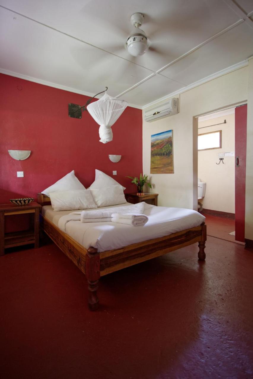 Хостел Jollyboys Backpackers Ливингстон Экстерьер фото