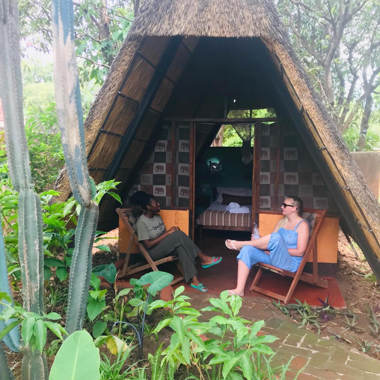 Хостел Jollyboys Backpackers Ливингстон Экстерьер фото